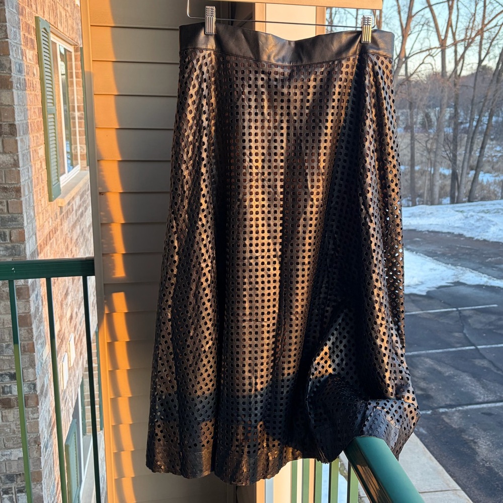 🆕 By Nancy New York Black Faux Leather Perforated Midi Skirt XXL Elastic Waist - Picture 5 of 17
